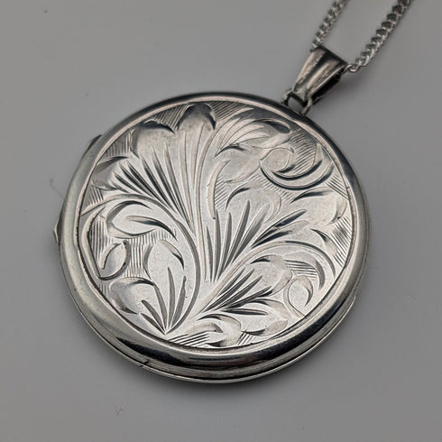 1972 British Vintage Sterling Silver Round Locket Pendant with Sterling Silver Necklace, 11.5g in total, Exquisite Jewellery